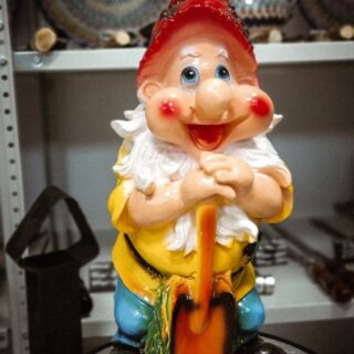 Фигура садовая ГНОМ С ЛОПАТОЙ СРЕДНИЙ